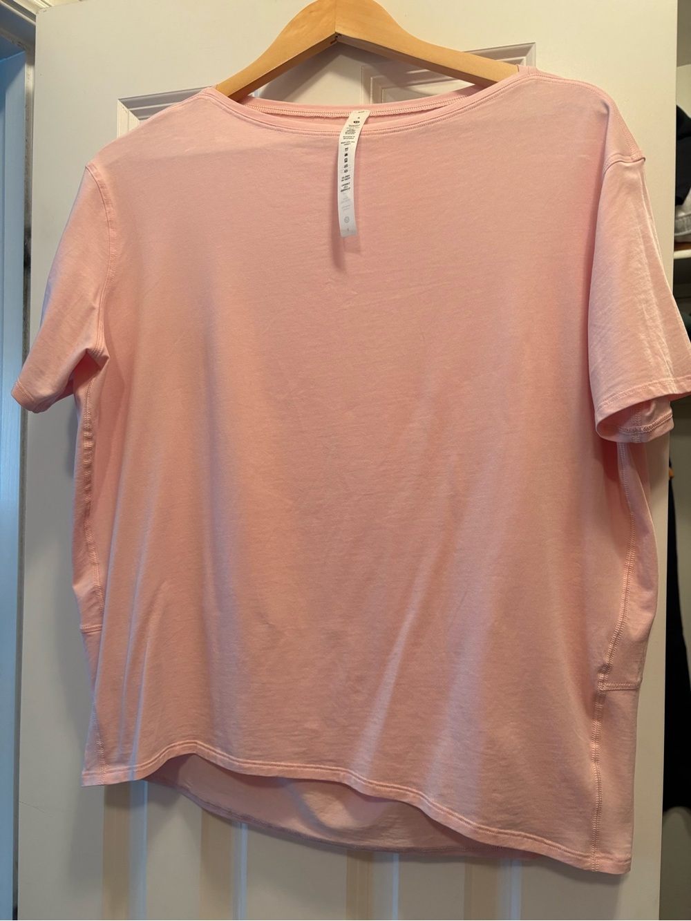 lululemon Back in action Short Sleeve Tee
